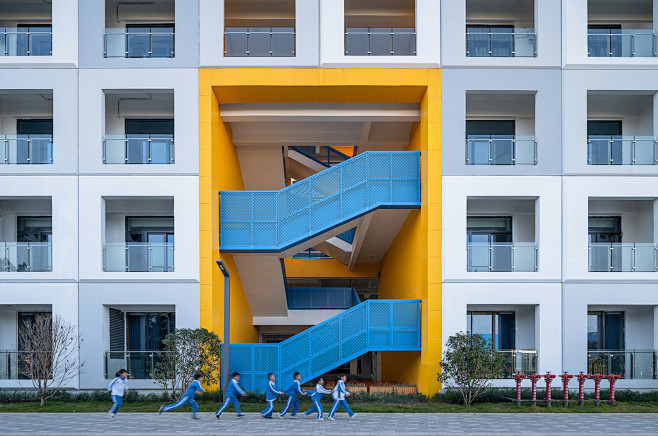深圳市坪山区锦龙学校 / Crossbo...