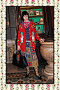 Gucci Pre-Fall 2017 Fashion Show - Vogue : See the complete Gucci Pre-Fall 2017 collection.