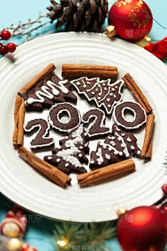2020年新年和圣诞巧克力姜饼剪影。自制美味的烘焙，甜蜜的家庭时光和传统