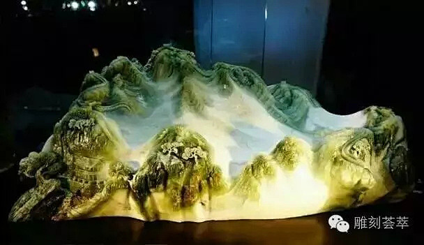 一幅笔墨清爽 疏密有致的玉雕山水画 恍然...