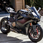 The Dark knight Ducati 1199 panigale. Matched with the dark knight helmet ;D: 
