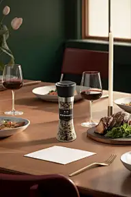 咔神-深色西餐桌场景-家居风1