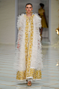 Guo Pei Spring Couture 2016春夏郭培巴黎高级定制发布(9) - 无时尚中文网NOFASHION -中国领先的奢侈品行业报道、投资分析网站。