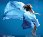 水中的蓝色抹胸裙美女摄影高清图片 - 大图网设计素材下载