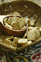 琼锅糖，来自富平流曲。这一口酥脆，是在三秦大地流传了数百年的甜。ISO100，f5.0。 ​​​​