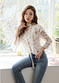 [루이스엔젤] 화사하게 톤업 미니꽃 프릴블라우스 : 럭셔리 스타일 여성의류 온라인 쇼핑몰