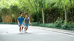 快乐家庭在公园慢跑，高清慢动作