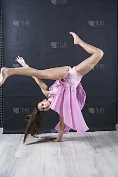 青年人,芭蕾舞者,极简构图,舞蹈,现代,芭蕾舞鞋,成年的,仅成年人,艺术家