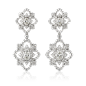 耳环 - Opera耳坠 - 主打作品 - Buccellati : 白金耳坠，由花环和扇形图案相互交替设计而成，镶嵌完美切割式钻石，采用横向”rigato” 雕刻工艺，中间镶嵌椭圆叶琢型完美切割钻石。坠饰部分可拆卸，连接部分饰以完美切割的钻石，整体在素洁白金的勾勒下，突显布契拉提精致的手工技艺。 278颗圆形明亮式切割钻石，6.18克拉