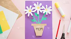 孩子生日或母亲节的礼物。如何制作贺卡的纸花。步骤14。简单的创意艺术项目。步骤说明。简单的纸的应用程