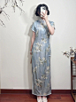 第108条裙子｜155穿曳地旗袍是什么体验 : 真丝旗袍真的质感满满 花色很富贵～整体很有韵味 搭配高跟鞋气质就上来啦 收腰显瘦，背后拉链设计 咱就是说，民国少奶奶就是我 . #每日穿搭  #改良旗袍  #旗袍  #旗袍穿搭