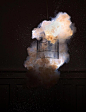 #优秀摄影图片# 爆炸造成瞬间梦幻般的光。“Explosion”丨摄影作品，这些照片充满了“爆炸性”，火药在灯具内引爆，并且用高速镜头拍摄下爆炸的那一瞬间，拍摄出的画面充满变幻莫测的神秘感，如同鬼魅般的爆炸烟雾。
