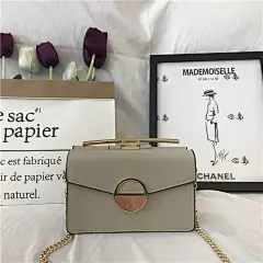 单肩包 20680659 欧美风半宝石装饰小方包 : 阿里巴巴单肩包 20680659 欧美风半宝石装饰小方包，PU女包，这里云集了众多的供应商，采购商，制造商。这是单肩包 20680659 欧美风半宝石装饰小方包的详细页面。货源类别:现货，是否库存:是，库存类型:整单，货号:H双盖头包，是否支持分销:支持分销，款式:女式单肩包，面料质地:PU，里料质地:PU，箱包形状:横款方型，箱包潮流款式:小方包，开盖方式:包盖式，流行元素:金属，包内部结构:夹层拉链袋，肩带根数:单根，箱包大小:小，图案:纯色，风格