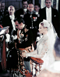 格蕾丝·凯莉在1956年嫁给摩纳哥王子雷尼尔三世时，就选择迪奥先生为她设计婚纱。