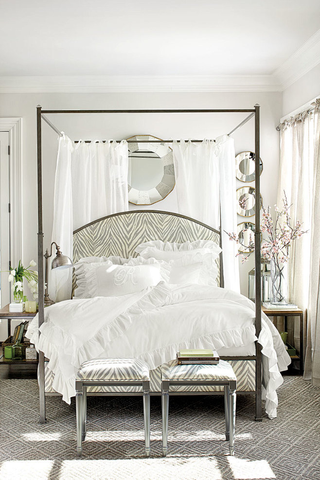 Louisa canopy bed wi...