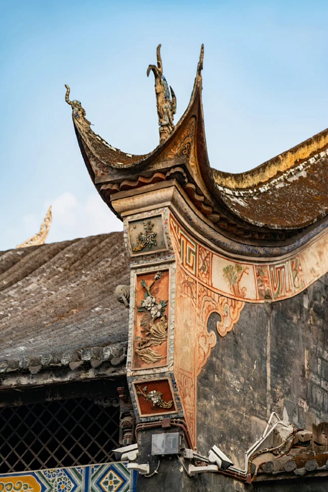 自贡西秦会馆，国保第3批 现为自贡盐业历史博物馆 古建筑超话 西秦会馆，为清初由陕西籍盐商集资兴建，兼具关帝庙及会馆功能。大门为四重屋檐的楼阁 ...