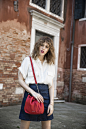 calvinklein-mycalvins-red-bag-bolso-denim-skirt-camisablanca-converse-2