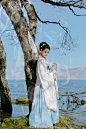 一湖春水满相思， 青烟散尽伊人泪。 麻豆：... 来自大理双廊旅拍_雲嗣 - 微博