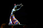 舞蹈家杨丽萍孔雀舞
《雀之灵》是著名舞蹈家杨丽萍自编自演的女子独舞。首演于1986年。这个题目体现了创作者对作品内涵的高度要求。举手投足之间，看似孔雀“迎风挺立”、“跳跃旋转”、“展翅飞翔”，但它远远超过了形态模拟，而是舞者――“孔雀”的灵与肉的交融、呈现。