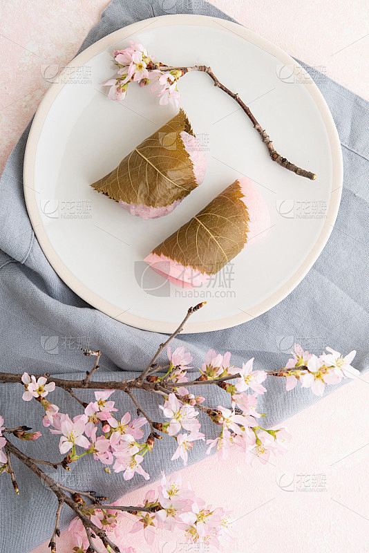 日本传统甜品:樱花麻糬