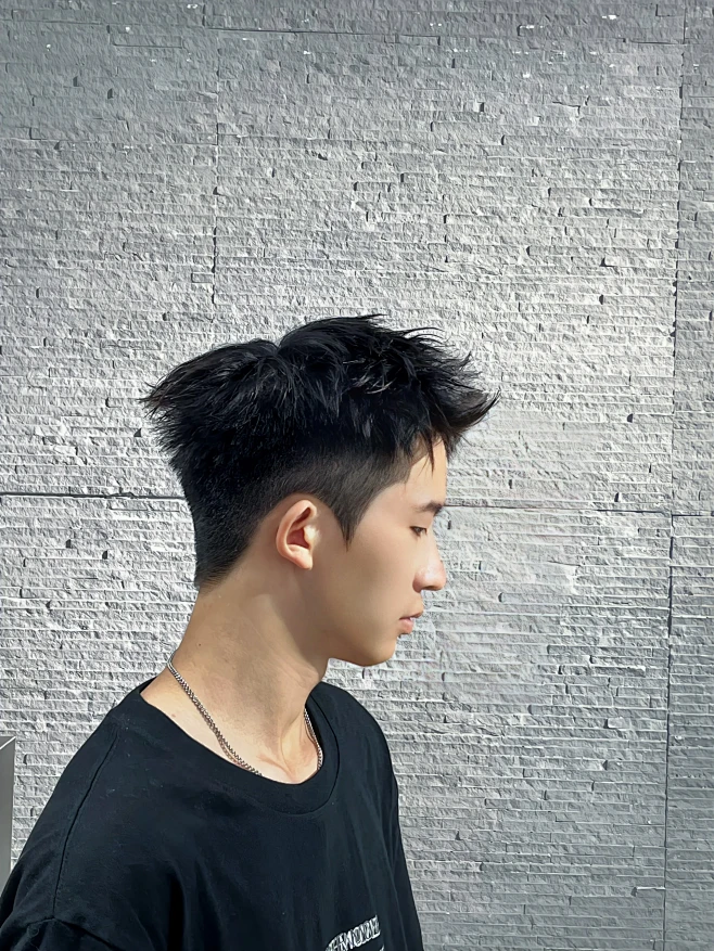 男士前刺发型