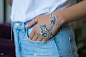  俄罗斯珠宝设计师Liza Borzaya的作品。标志性设计手链戒指套装充满东方风情[good]。