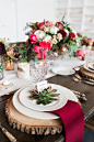 Using woodcuts on tables has been a popular trend for several seasons. But this tablescape with its woodcut chargers and birch candleholders shows just how pretty a fall table can be with just a few woodsy elements.: