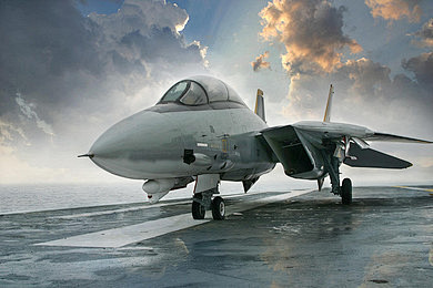 F14雄猫战斗机坐在甲板上的航空母舰甲板...