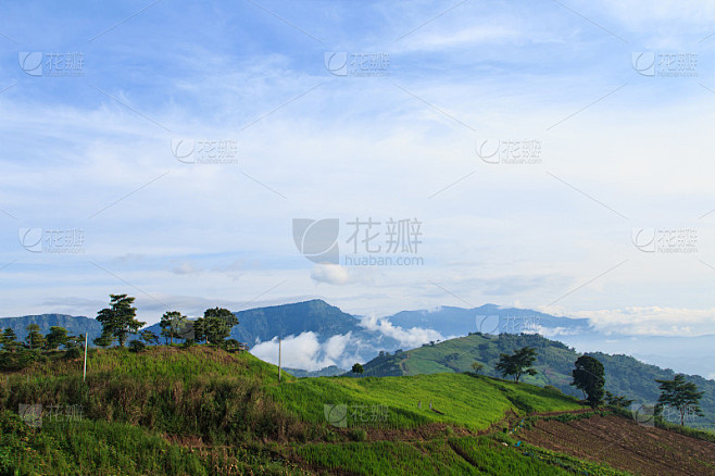 美丽的山景和天空景观