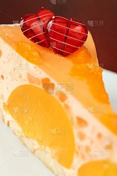 蜜桃慕斯配橘子和桃心