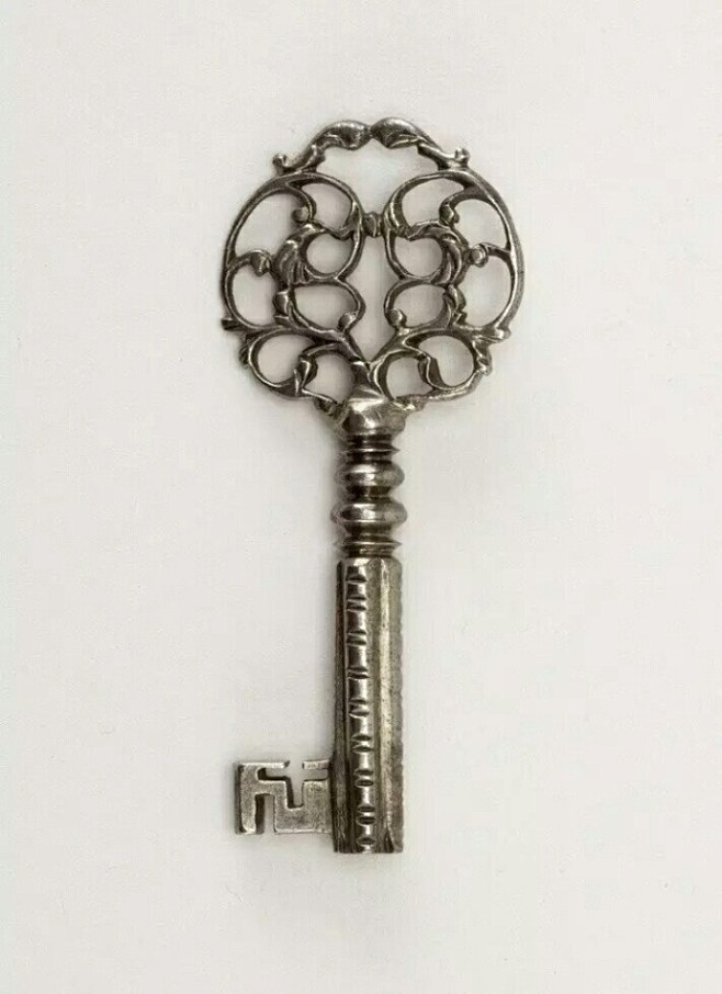 一组精美的古董钥匙设计
Exquisit...