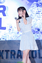 灯光下如此耀眼的IU cr:logo ​​​​