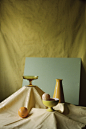 其中可能包括：a still life with two oranges and a bowl on a table cloth next to a painting