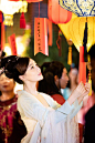 #星尚现场# 湖南卫视中秋之夜开场歌舞，@袁姗姗 柔情演绎《彩云追月》 白衣起舞，巧笑倩兮，是误落凡间的嫦娥仙子~~