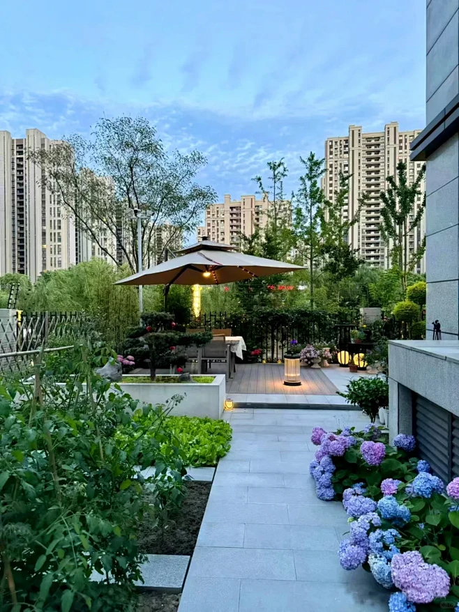 简洁实用的L型庭院｜现代花园 - 小红书-花瓣网
