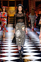 dolce-and-gabbana-fall-winter-2016-17-women-fashion-show-runway-68