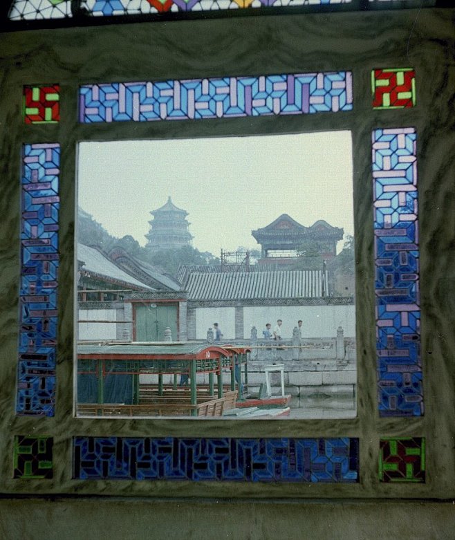 1959年来自东德的中国访问团用他们的相...