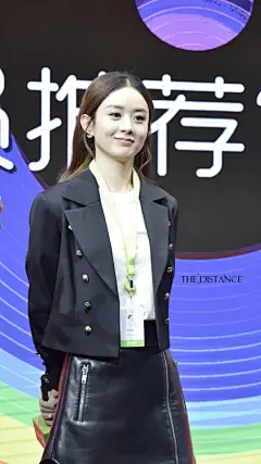#赵丽颖# #一心一意,全心为颖# 
颖宝宝，你胖了我也爱你。
分享一个表情包丰富的小祖宗@赵丽颖