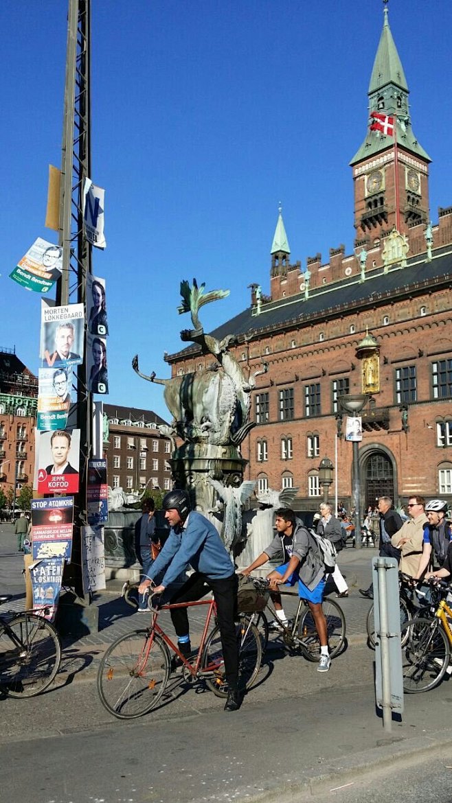 丹麦首都哥本哈根
广场！
丹麦为欧洲北部...