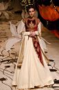 印度新娘時裝設計。來自羅希特·巴爾設計的新娘服裝Rohit Bal India Bridal Fashion Week。
