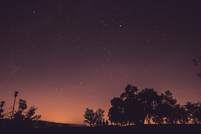 郊外的星空 粉红色的星空 郊外的树林#米...