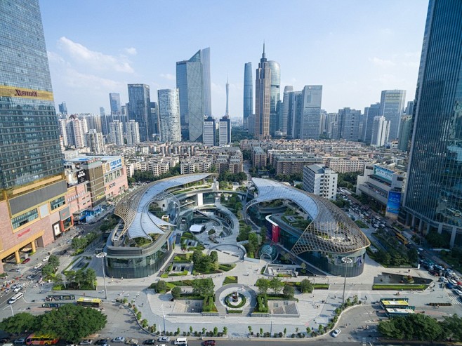 公园中的商场，广州天环广场