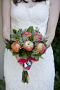 清新香气的水果、蔬菜汇聚成的12束新娘时尚捧花
更多婚礼手捧花>>http://t.cn/8slhW0h 