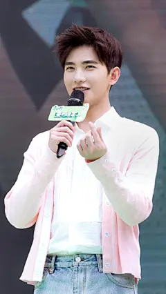 #杨洋##杨洋三生三世十里桃花##杨洋浪漫邂逅康师傅茉莉##遇见杨洋浪漫告白#
【修图】
手机壁纸
康师傅见面会 - 杨洋
原图cr:杨洋资讯站
@杨洋icon ​​​ ​​​​