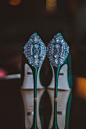 Badgley Mischka heels, photo by Amber Gress http://ruffledblog.com/long-island-city-wedding #weddingshoes #highheels@北坤人素材