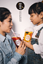安徽 甜啦啦

鹿马创意 | 饮品美食视觉形象策划工作室 
鹿马影像 | 美食摄影工作室

鹿马广告旗下，立足上海与杭州，服务辐射全国，由知名摄影师陈燕飞掌镜，专注美食与饮品视觉形象摄影设计的工作室。 
服务项目：饮品摄影丨美食摄影丨淘宝摄影丨产品摄影 | 人物摄影 | 纪实摄影丨生活摄影丨创意策划丨

我们服务过的品牌
加盟连锁茶饮
鲜果时间，蜜雪冰城，新时沏，甜啦啦