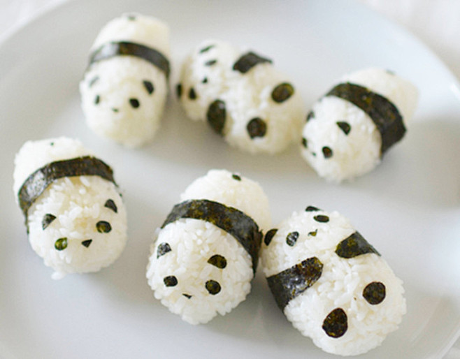 「小熊猫饭团」材料：米饭，油，寿司醋，海...