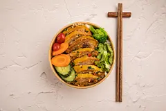 香汁鸡米饭轻食便当美食摄影图