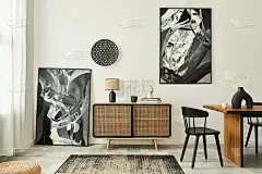 现代公寓的时尚斯堪的纳维亚式客厅内饰，木制马桶，设计桌子，椅子，地毯，墙上的抽象画和独特的家居装饰的