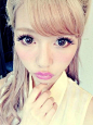 Japanese models use doll colored contact lenses to give them bigger, brighter eyes. SHOP >> http://www.eyecandys.com/gyaru-style/